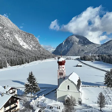 Chalet Neubau Alpinstar - Luxus, Bergblick, Loipe, Sauna Leutasch