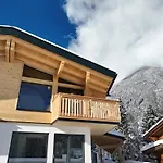 Neubau Alpinstar - Luxus, Bergblick, Loipe, Sauna 샬레 *